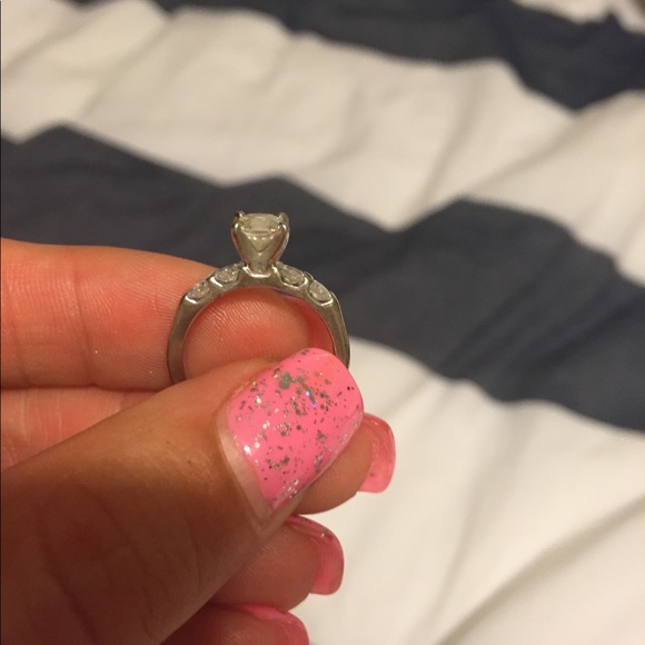 Diamond ring - Picture 3 of 5